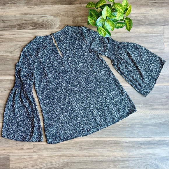 Michael Kors Bell Sleeve Keyhole Neck Cut Out Black Blouse Size S - Picture 9 of 11